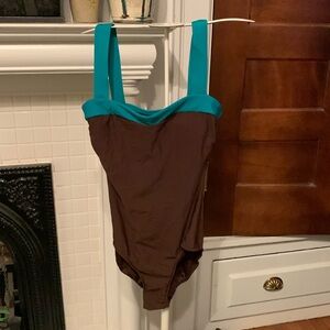 Jantzen one‎ piece swimsuit with bra support. NWT. Retail 58